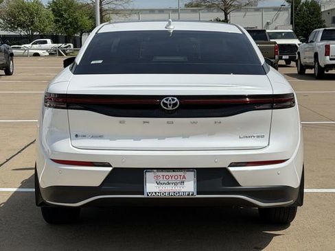 Used 2024 Toyota Crown Limited image 5