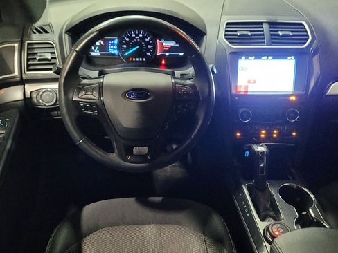 Used 2017 Ford Explorer XLT w/ Equipment Group 201A AWD/4WD image 22