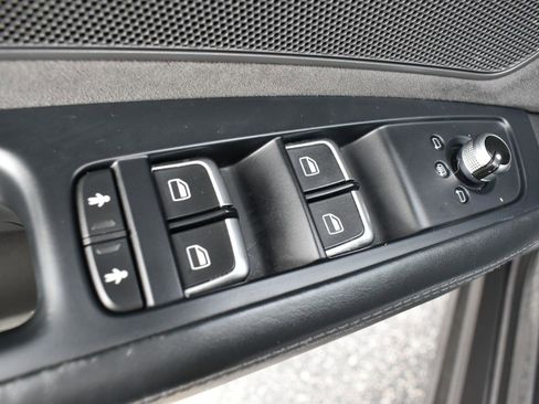 Used 2015 Audi S8 image 37