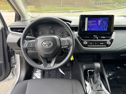 Used 2025 Toyota Corolla LE image 22
