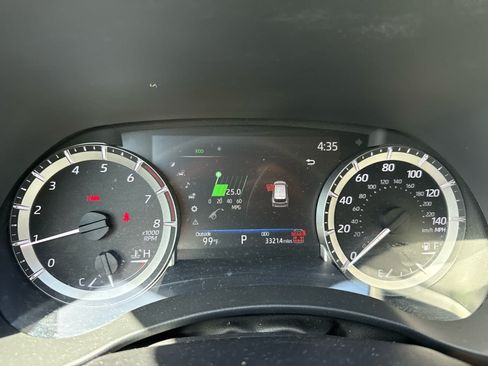Used 2025 Toyota Highlander XLE AWD/4WD image 10