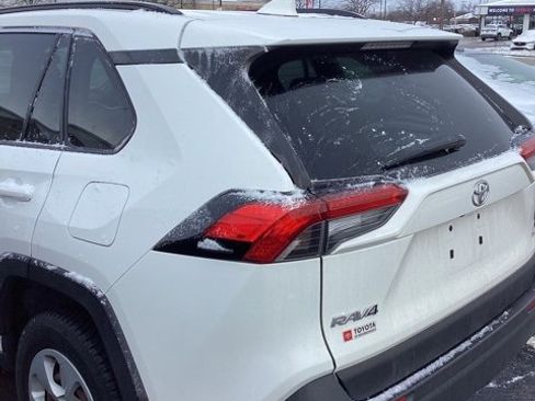 Used 2019 Toyota RAV4 LE image 10