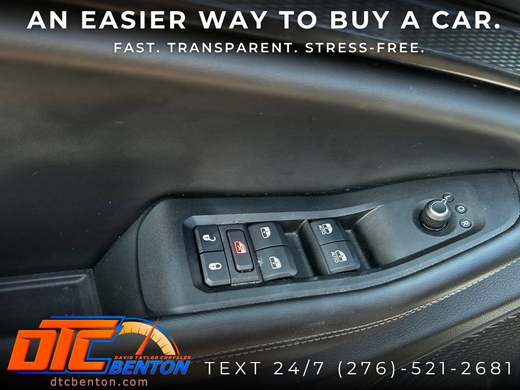 Used 2025 Jeep Grand Cherokee Altitude AWD/4WD image 12