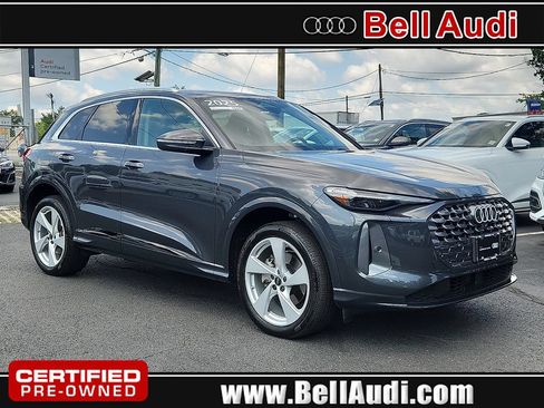 Certified 2025 Audi Q5 Premium Plus w/ Premium Plus AWD/4WD image 1