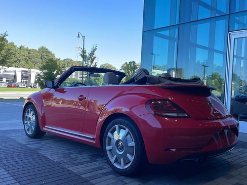 Used 2019 Volkswagen Beetle 2.0T SE w/ SE Premium Package FWD image 24