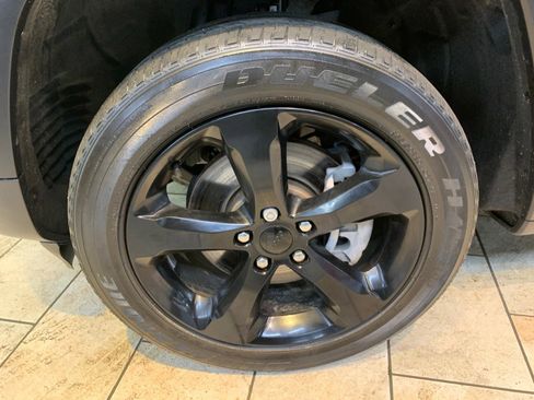 Used 2024 Jeep Grand Cherokee L Laredo image 12