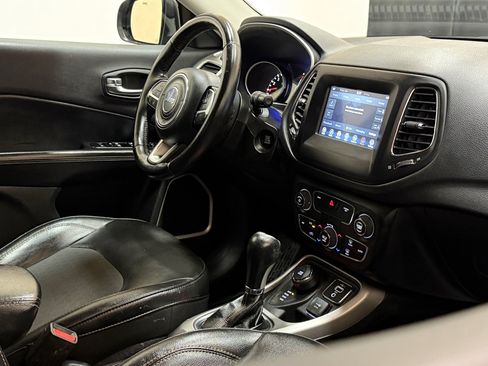 Used 2019 Jeep Compass Latitude w/ Cold Weather Group AWD/4WD image 13