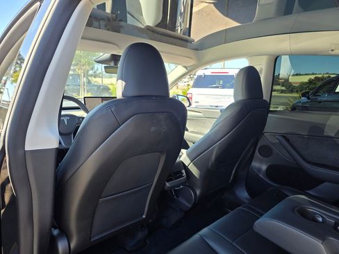 Used 2025 Tesla Model Y Performance image 19