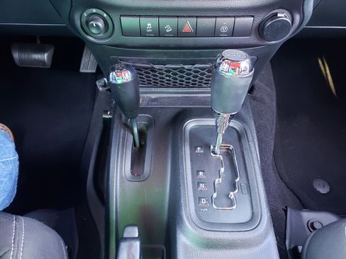 Used 2016 Jeep Wrangler Unlimited Sahara image 26