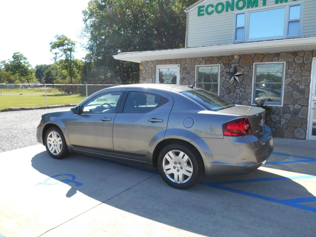 Used 2013 Dodge Avenger SE FWD image 17