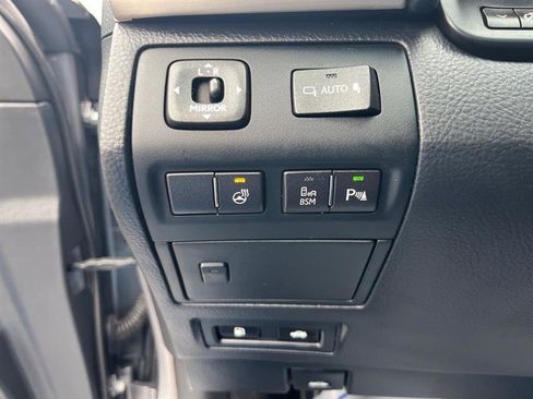 Used 2015 Lexus LS 460 AWD w/ Comfort Package image 19