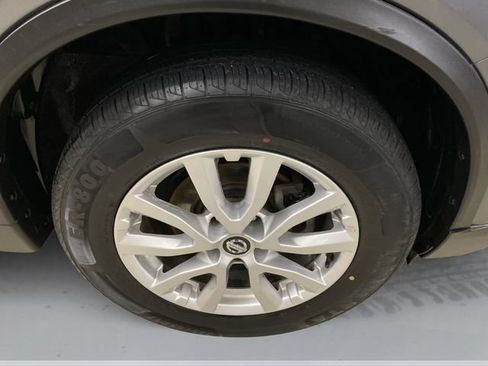Used 2017 Nissan Rogue SV AWD/4WD image 15
