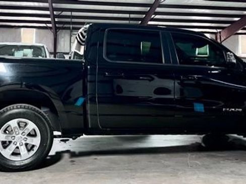 Used 2023 RAM 1500 Laramie AWD/4WD image 2