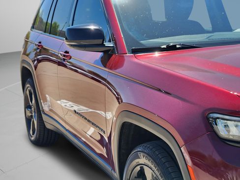 Used 2023 Jeep Grand Cherokee Limited w/ Black Appearance Package image 34