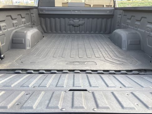 Used 2025 Chevrolet Silverado 1500 ZR2 w/ Technology Package AWD/4WD image 34
