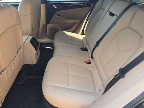 Certified 2025 Porsche Macan AWD/4WD image 14