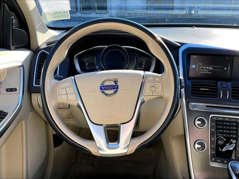 Used 2016 Volvo XC60 T5 Premier image 8