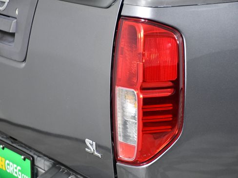 Used 2019 Nissan Frontier SL image 30