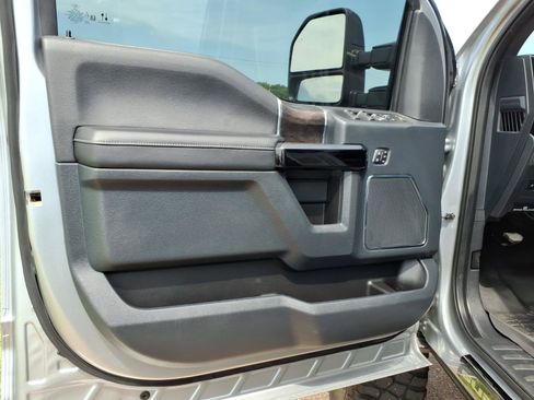 Used 2022 Ford F250 Lariat w/ Black Appearance Package AWD/4WD image 14