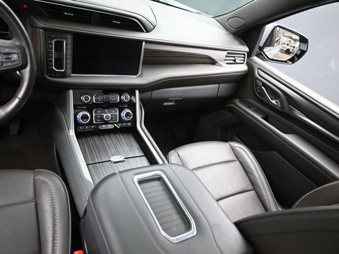 Used 2023 GMC Yukon XL Denali w/ Advanced Technology Package AWD/4WD image 16