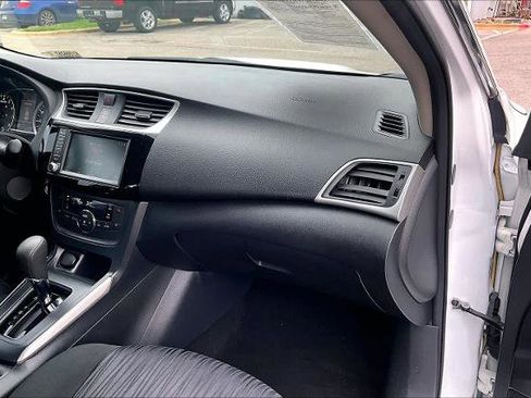 Certified 2019 Nissan Sentra SV image 17