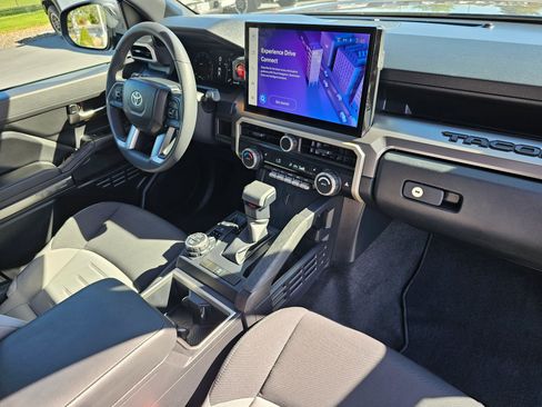 Used 2024 Toyota Tacoma TRD Off-Road image 11