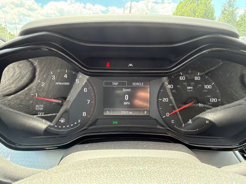 Used 2024 Chevrolet Trax LS w/ LS Convenience Package FWD image 12