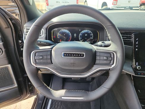 Used 2024 Jeep Wagoneer Series II w/ Premium Group I image 18