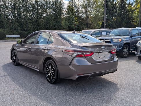 Used 2022 Toyota Camry SE image 5