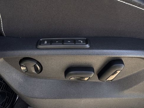 Used 2025 Volkswagen Atlas SEL Premium R-Line image 28