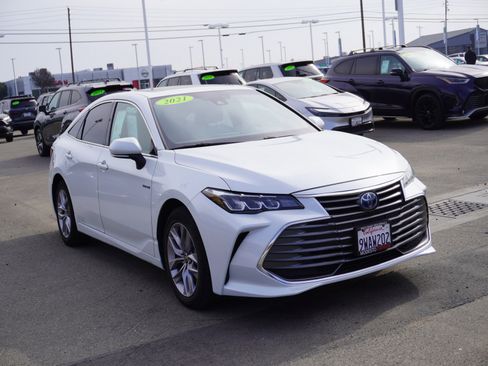 Used 2021 Toyota Avalon XLE image 1