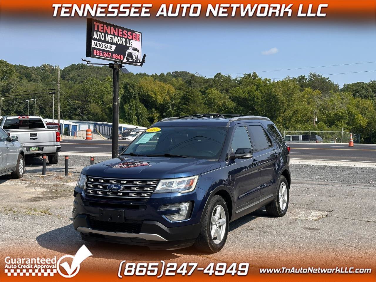 Used 2017 Ford Explorer XLT FWD image 1