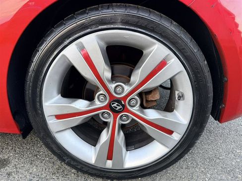 Used 2014 Hyundai Veloster w/ Technology Package 03 FWD image 9