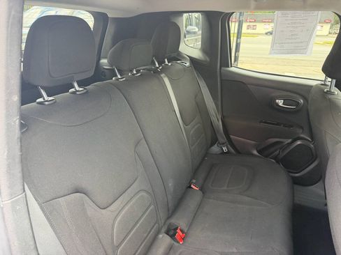 Used 2021 Jeep Renegade Latitude FWD image 23