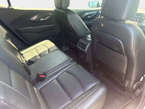 Used 2022 GMC Terrain SLT w/ Tech Package FWD image 13