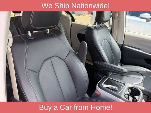 Used 2024 Chrysler Pacifica Touring-L FWD image 24