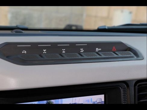 Used 2021 Ford Bronco Badlands image 28