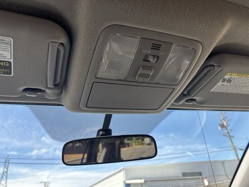 Used 2007 Toyota RAV4 Sport FWD image 39