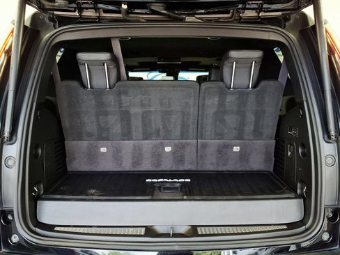 Used 2017 Cadillac Escalade Platinum AWD/4WD image 8