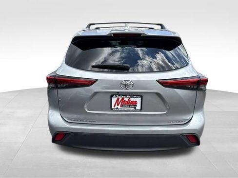 Used 2023 Toyota Highlander XLE AWD/4WD image 6