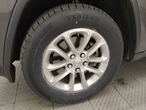 Used 2021 Jeep Grand Cherokee Laredo X image 31