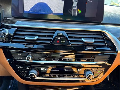 Used 2021 BMW 530i xDrive w/ Premium Package image 33