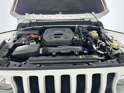 Used 2022 Jeep Wrangler Unlimited Sahara w/ Cold Weather Group AWD/4WD image 31