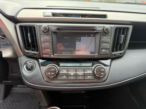 Used 2014 Toyota RAV4 Limited image 29