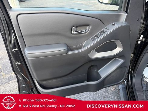 Certified 2023 Nissan Frontier SV w/ Technology Package AWD/4WD image 10