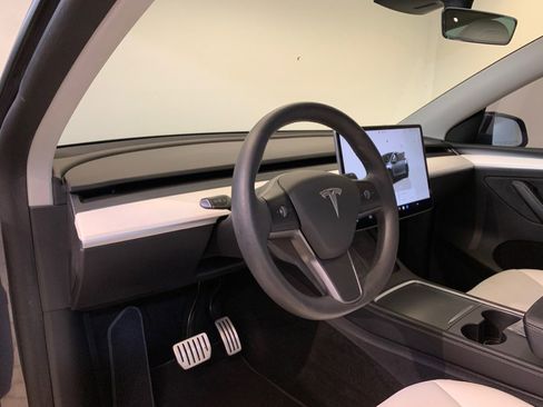 Used 2022 Tesla Model Y Performance AWD/4WD image 16
