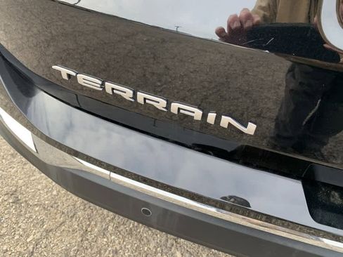 Used 2024 GMC Terrain SLT w/ Infotainment Package II image 9