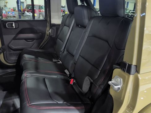 Used 2025 Jeep Wrangler Unlimited Rubicon image 14