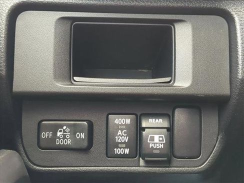 Used 2017 Toyota Tacoma SR5 image 16