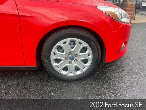 Used 2012 Ford Focus SE w/ SE Winter Pkg image 12